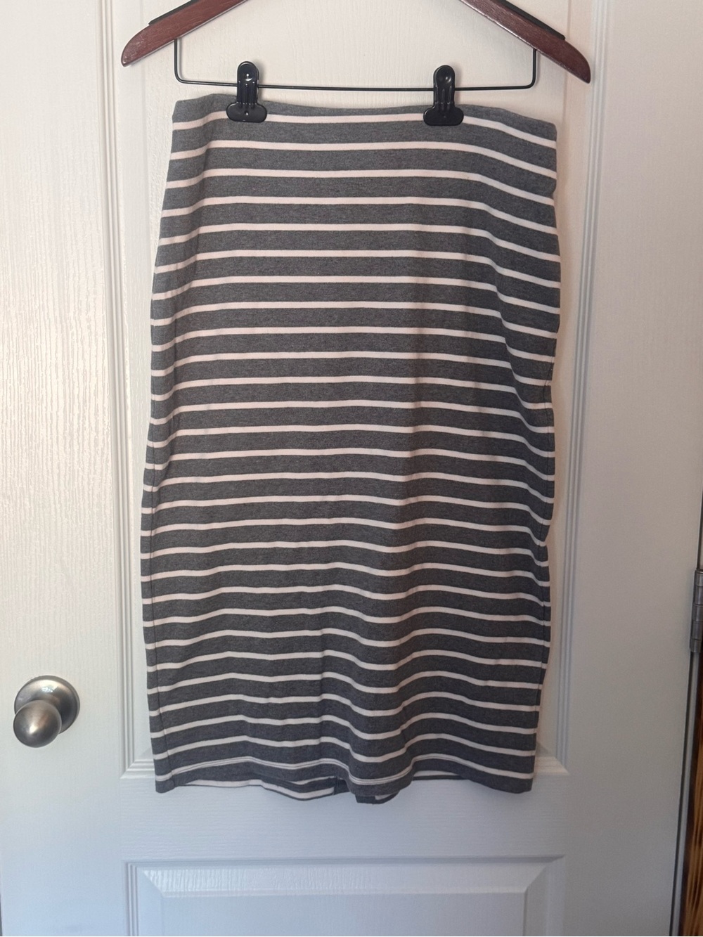 Old Navy Gray and White Striped Pencil Skirt